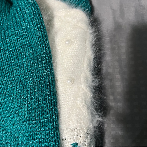 Knit concepts vintage sweater greenish & white bead accents one spot size small - Picture 9 of 9